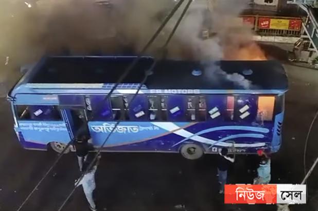 ঢাকায় পৃথক স্থানে তিনটি বাসে আগুন, রাজধানীতে আতঙ্ক